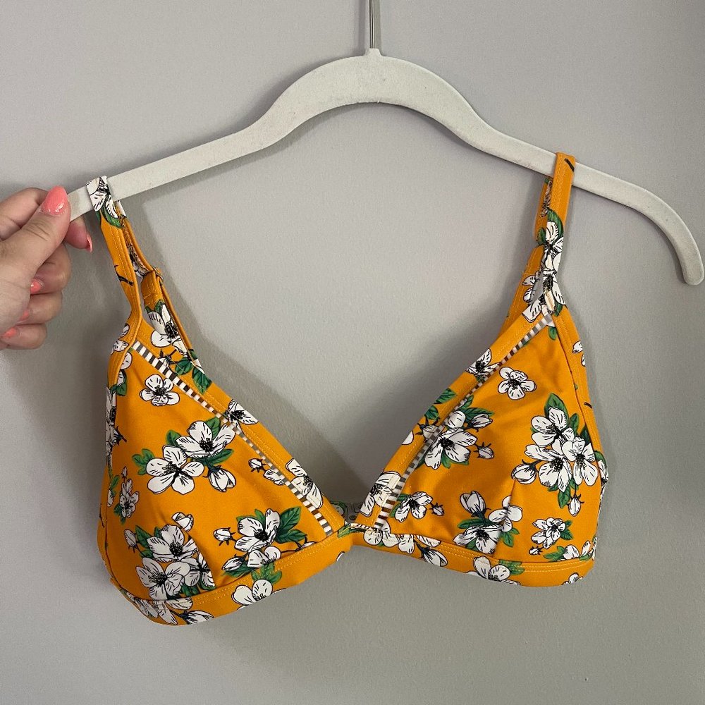 Cupshe Triangle Bikini Top